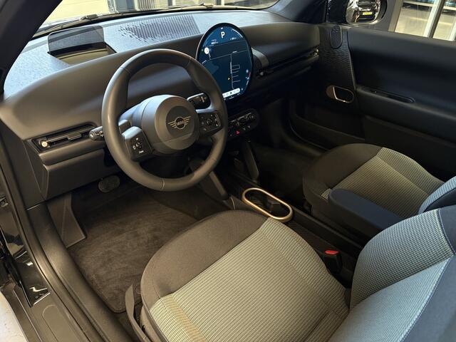 Mini COOPER Mini E Essential 40.7 kWh Nieuw Camera, Head-up display, Cruise