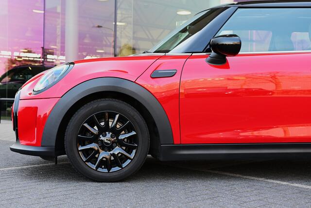 Mini COOPER Hatchback Classic / Panoramadak / Sportstoelen / Achteruitrijcamera / Cruise Control / LED / 16" LM Victory Spoke zwart