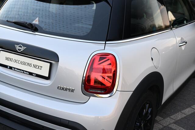 Mini COOPER Hatchback Classic / Panoramadak / Sportstoelen / LED / Cruise Control / 16" LM Victory Spoke zwart