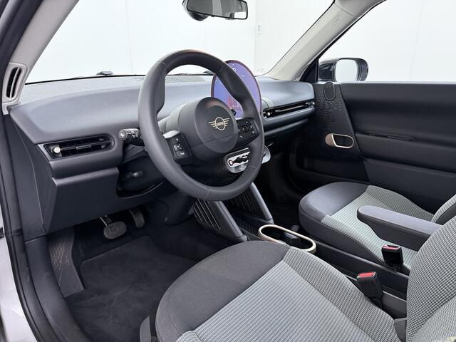 Mini COOPER Mini E 40.7kWh SOH 99% Navi Camera Apple Carplay Android Auto Cruise Control Pdc Lmv DAB Led Regen-Lichtsensor Bluetooth Dodehoek detector Rijstrooksensor WiFi Isofix Origineel Nederlandse Auto Fabrieksgarantie tot 7-2-2028 Accu garantie tot 7-2-2033/160.