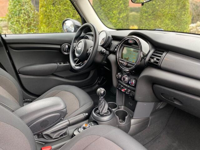 Mini COOPER 1.5 COOPER BUSINESS 5drs NAVI, NL Auto, Airco, Cruise