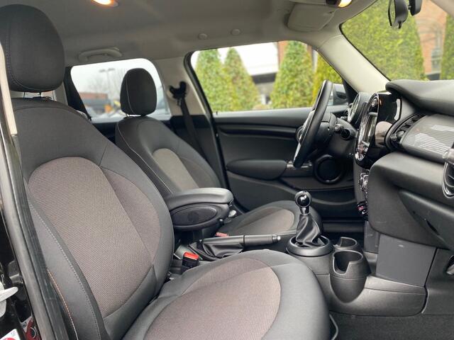 Mini COOPER 1.5 COOPER BUSINESS 5drs NAVI, NL Auto, Airco, Cruise