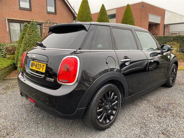 Mini COOPER 1.5 COOPER BUSINESS 5drs NAVI, NL Auto, Airco, Cruise