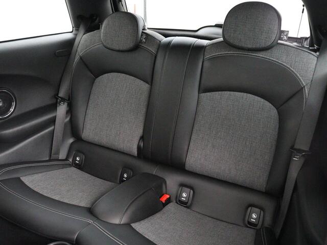 Mini COOPER 1.5 Chili Serious Business | Stoelverwarming | Head-Up | Sportstoelen | Harman/Kardon | Navigatie | Climate control | Full LED | Parkeerhulp | Cruise control | Half leder | Bluetooth