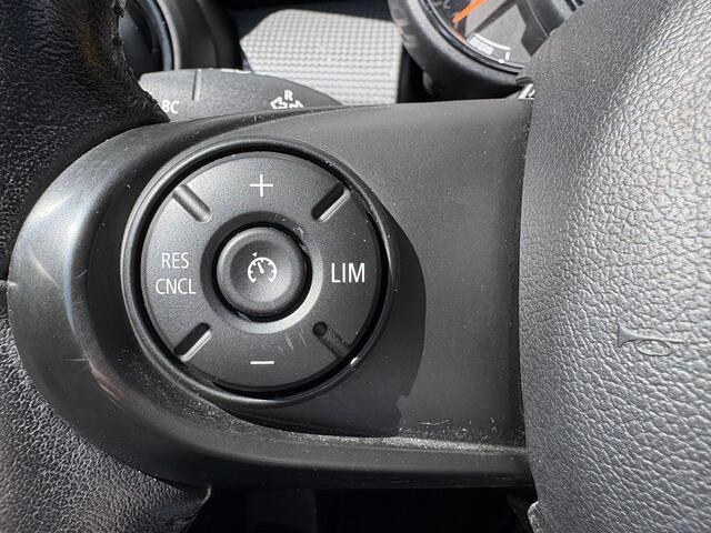 Mini COOPER 1.5 Business | NAP | Navigatie | Cruise Control | Airco | Parkeersensoren | Lichtmetaal |