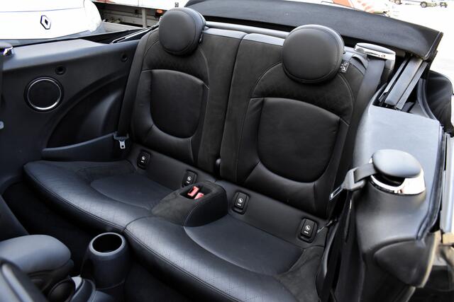 Mini COOPER Mini Cabrio 1.5 Chili Serious Business Navi - Keyless - Cruise - Leer