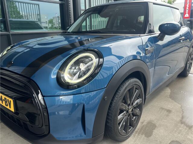 Mini COOPER Mini 1.5 Business Edition | AUTOMAAT | CARPLAY/ANDROID | HEAD-UP DISPLAY | NAVI | CAMERA | CRUISE CONTROL | PDC V+A | CLIMATE CONTROL | LMV 17'' | STOELVERWARMING | KEYLESS | LED | DAB | BLUETOOTH | ALL-SEASON BANDEN