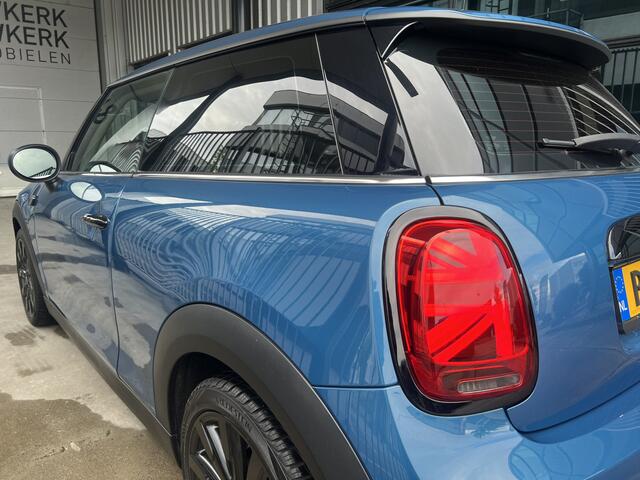 Mini COOPER Mini 1.5 Business Edition | AUTOMAAT | CARPLAY/ANDROID | HEAD-UP DISPLAY | NAVI | CAMERA | CRUISE CONTROL | PDC V+A | CLIMATE CONTROL | LMV 17'' | STOELVERWARMING | KEYLESS | LED | DAB | BLUETOOTH | ALL-SEASON BANDEN