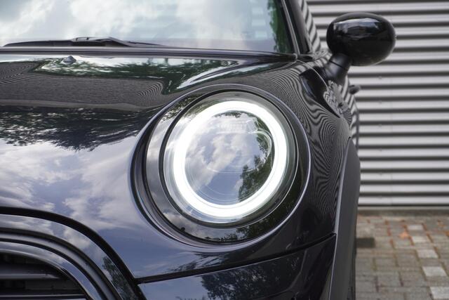 Mini COOPER 3-deurs C Classic Uitvoering | Premium Go Pakket | 17 inch LM Tentacle Spoke black | Piano Black Exterior pack | Achteruitrijcamera | Extra getint glas