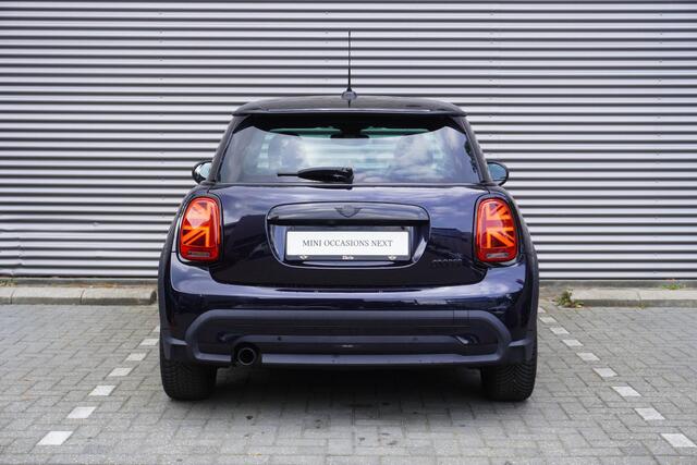 Mini COOPER 3-deurs C Classic Uitvoering | Premium Go Pakket | 17 inch LM Tentacle Spoke black | Piano Black Exterior pack | Achteruitrijcamera | Extra getint glas