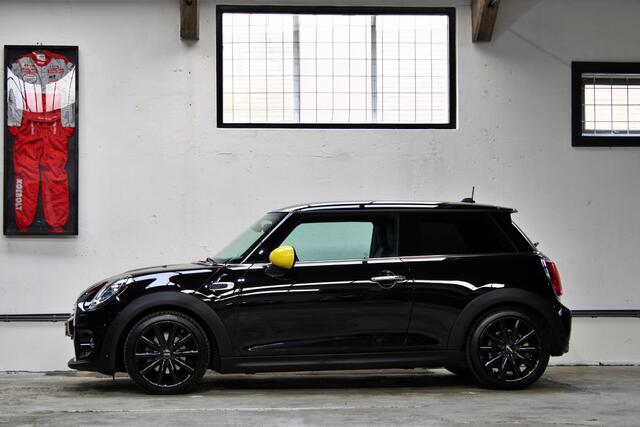 Mini COOPER Mini 1.5 Chili | Serious Business | Automaat | 17 inch | Parkeerassistent | Head-Up | NL auto |