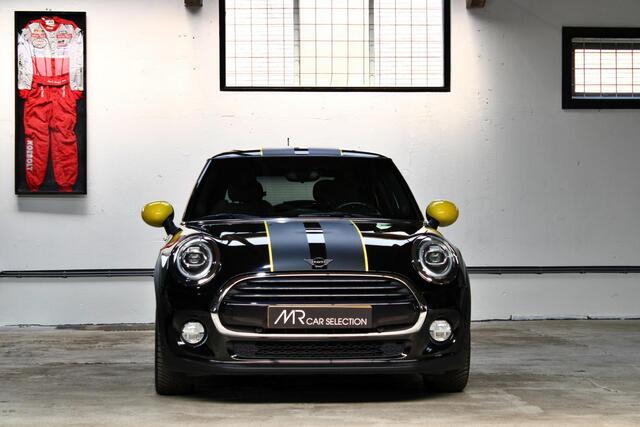 Mini COOPER Mini 1.5 Chili | Serious Business | Automaat | 17 inch | Parkeerassistent | Head-Up | NL auto |