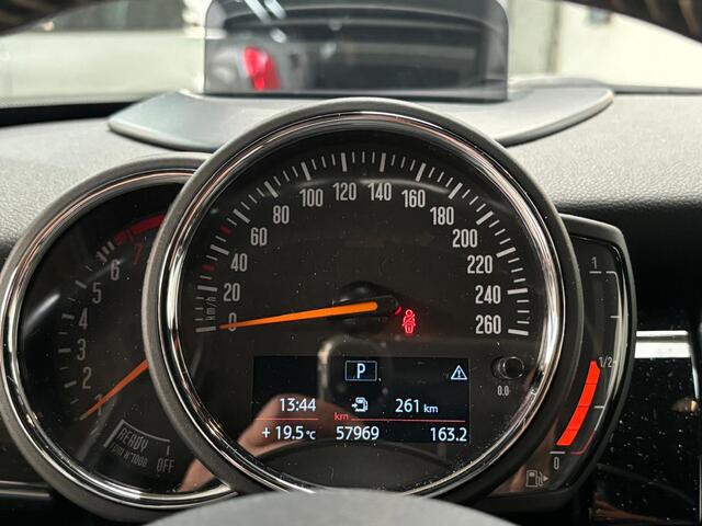 Mini COOPER Mini 1.5 Chili | Serious Business | Automaat | 17 inch | Parkeerassistent | Head-Up | NL auto |
