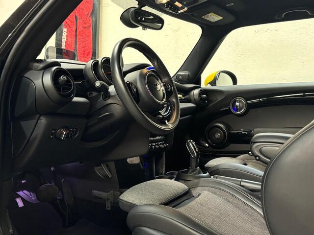 Mini COOPER Mini 1.5 Chili | Serious Business | Automaat | 17 inch | Parkeerassistent | Head-Up | NL auto |