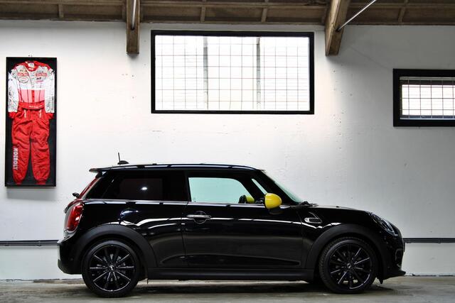 Mini COOPER Mini 1.5 Chili | Serious Business | Automaat | 17 inch | Parkeerassistent | Head-Up | NL auto |