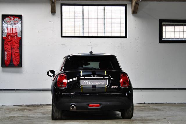 Mini COOPER Mini 1.5 Chili | Serious Business | Automaat | 17 inch | Parkeerassistent | Head-Up | NL auto |