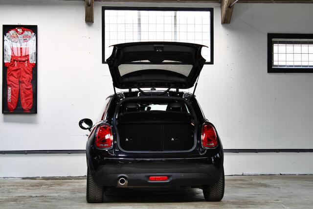 Mini COOPER Mini 1.5 Chili | Serious Business | Automaat | 17 inch | Parkeerassistent | Head-Up | NL auto |