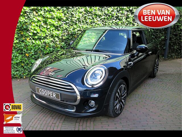Mini COOPER 1.5 One Pepper F56 LCI met LED, Park ass., DAB, Navi en 17"