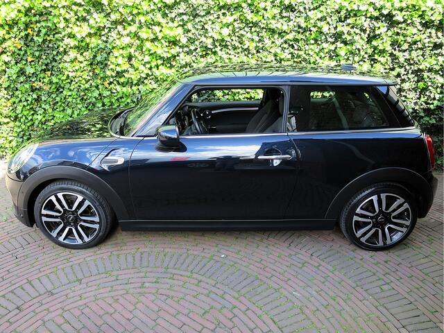 Mini COOPER 1.5 One Pepper F56 LCI met LED, Park ass., DAB, Navi en 17"