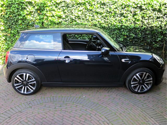 Mini COOPER 1.5 One Pepper F56 LCI met LED, Park ass., DAB, Navi en 17"