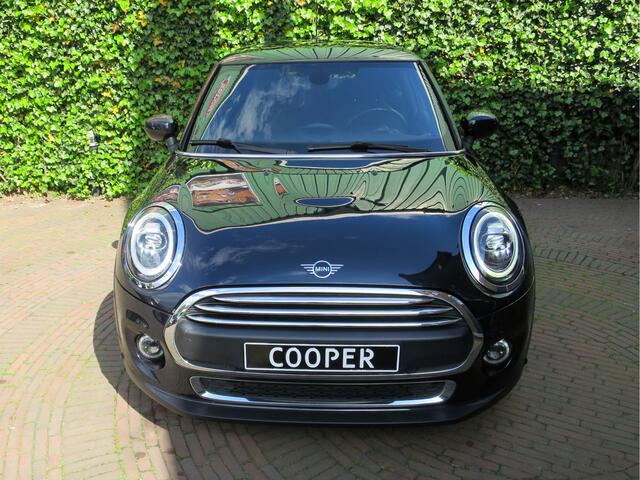 Mini COOPER 1.5 One Pepper F56 LCI met LED, Park ass., DAB, Navi en 17"