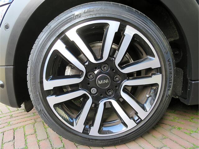 Mini COOPER 1.5 One Pepper F56 LCI met LED, Park ass., DAB, Navi en 17"