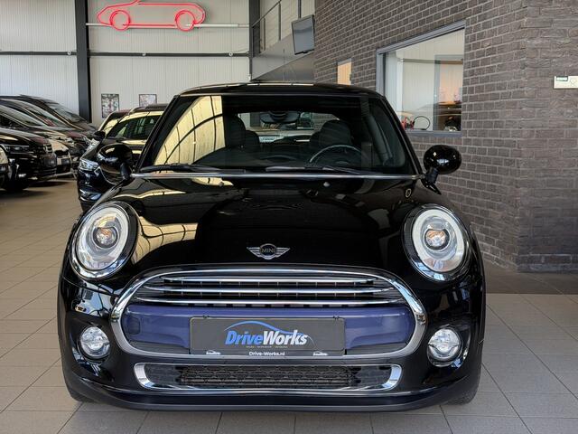 Mini COOPER 1.5 Serious B | Automaat | Carplay | Xenon | PDC | Weinig KM | Interesse in een bezichtiging of proefrit, bel of app met 06-24282842 / 06-42130156