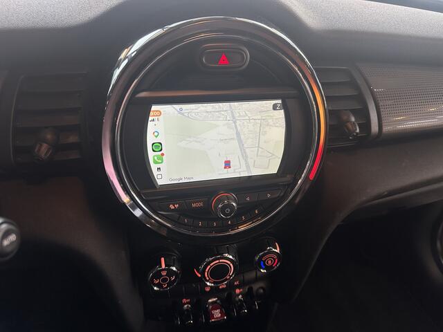 Mini COOPER 1.5 Serious B | Automaat | Carplay | Xenon | PDC | Weinig KM | Interesse in een bezichtiging of proefrit, bel of app met 06-24282842 / 06-42130156