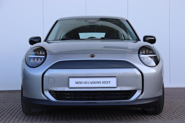 Mini COOPER Mini E Essential 40.7 kWh Nieuw/ Carplay/ Navigatie/ Cruise control/ Achteruitrijcamera/ 17 inch LMV