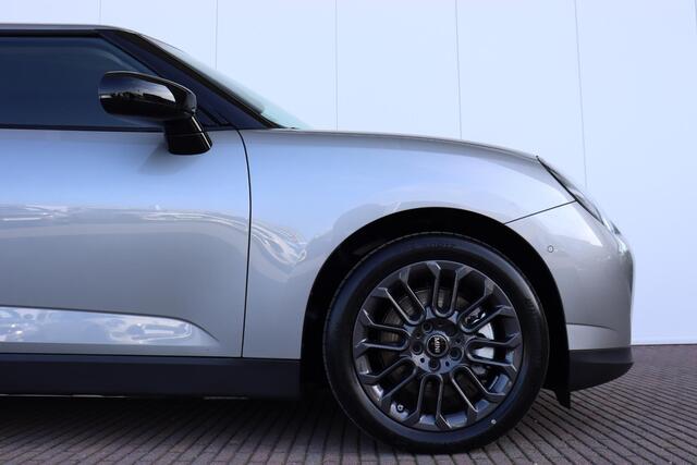 Mini COOPER Mini E Essential 40.7 kWh Nieuw/ Carplay/ Navigatie/ Cruise control/ Achteruitrijcamera/ 17 inch LMV