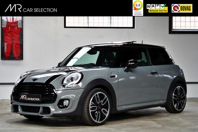 Mini COOPER Mini 1.5 Serious Business | Panoramadak | John Cooper Works | Parkeersensoren achter | 18 inch | NL auto |
