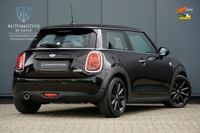 Mini COOPER Hatchback 1.5 136 pk SERIOUS BUS CHILI AUTOMAAT / HARMAN KARDON / HEAD-UP DISPLAY / NAVIGATIE GROOT / APPLE CARPLAY / KEYLESS ENTRY / 17 INCH LMV / LED / STOELVERWARMING