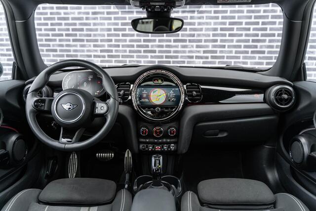 Mini COOPER Mini 1.5 Rockingham GT Edition | Panoramadak | John Cooper Works Sportstoelen | John Cooper Works Aerodynamic Kit | Navigatie | LED Koplampen | Parkeersensoren