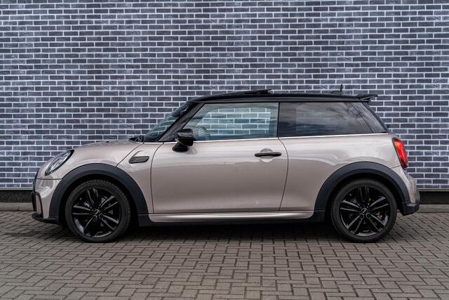 Mini COOPER Mini 1.5 Rockingham GT Edition | Panoramadak | John Cooper Works Sportstoelen | John Cooper Works Aerodynamic Kit | Navigatie | LED Koplampen | Parkeersensoren