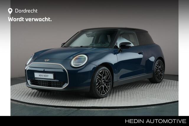 Mini COOPER 3-Deurs E Favoured 40.7 kWh | Pakket L | Panoramadak | Comfort Access | Harman Kardon |
