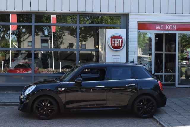 Mini COOPER 5-Deurs 1.5 Chili Serious Business|JCW|