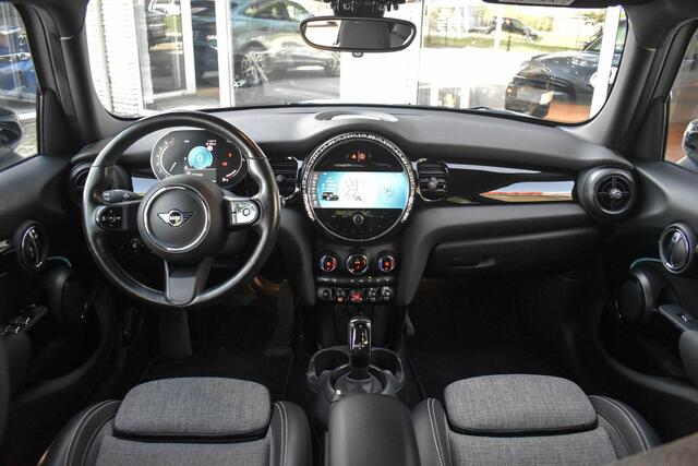 Mini COOPER 5-Deurs 1.5 Camden Edition Navi Prof. Keyless Stoelverwarming Carplay