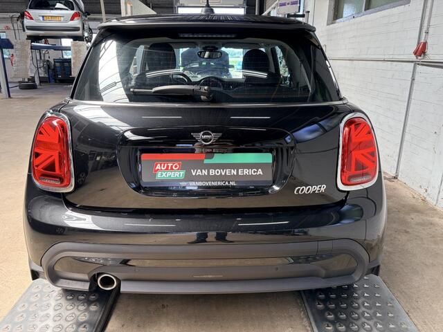 Mini COOPER 1.5 Essential Automaat Cruise Clima Navigatie Carplay