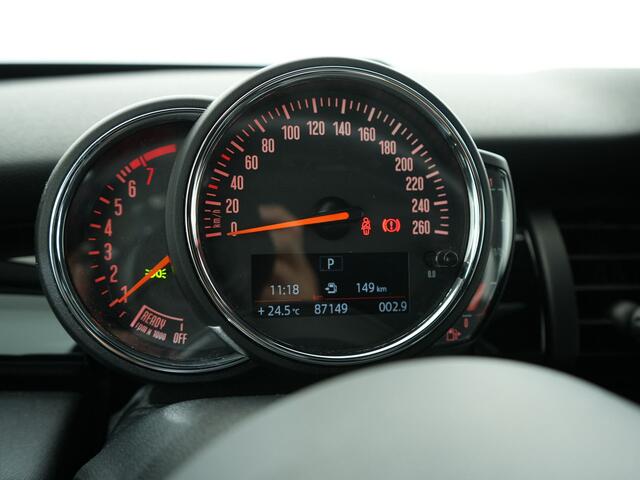 Mini COOPER 5-Deurs 1.5 136PK CHILI AUT7 | Panoramadak | Leer | Navi | Clima
