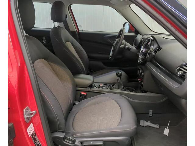 Mini COOPER CLUBMAN Mini 1.5 136 pk Business Edition Navigatie Plus DAB Clima + Cruise Control 17 Inch Velgen Carplay Parkeersensoren Alarm NL Auto