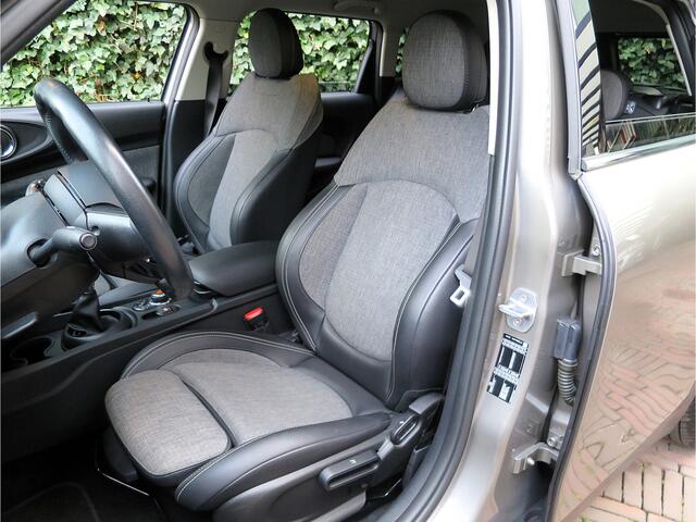 Mini COOPER CLUBMAN 1.5 Chili F54 met LED, Navi, Keyless, PDC en 17"