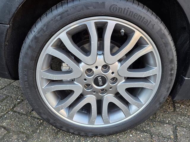 Mini COOPER CLUBMAN 1.5 Pepper NAVI PANO LEER MFSTUUR