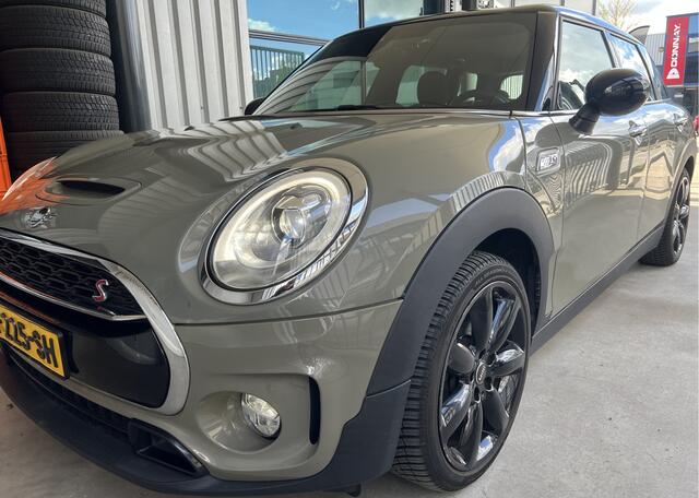 Mini COOPER CLUBMAN Mini 2.0 S Pepper Serious Business | AUTOMAAT | NAVI XL | CARPLAY/ANDROID | CRUISE CONTROL | PDC | CLIMATE CONTROL | LMV 18'' | STOELVERWARMING | KEYLESS | LED | BLUETOOTH | ALL-SEASON BANDEN