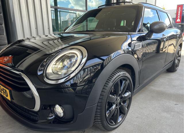 Mini COOPER CLUBMAN Mini 1.5 Chili | AUTOMAAT | SCHUIF/KANTELDAK | CARPLAY/ANDROID | NAVI | CRUISE CONTROL | PDC | CLIMATE CONTROL | LMV 18'' | STOELVERWARMING | KEYLESS | LED | BLUETOOTH | ALL-SEASON BANDEN