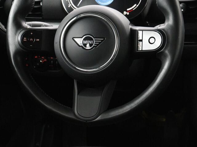 Mini COOPER CLUBMAN 1.5 Business Edition | Automaat | Stoelverwarming | Carplay | Sportstoelen | Half leder | Full LED | Navigatie | Parkeerhulp | Climate control | Cruise control | Origineel NL