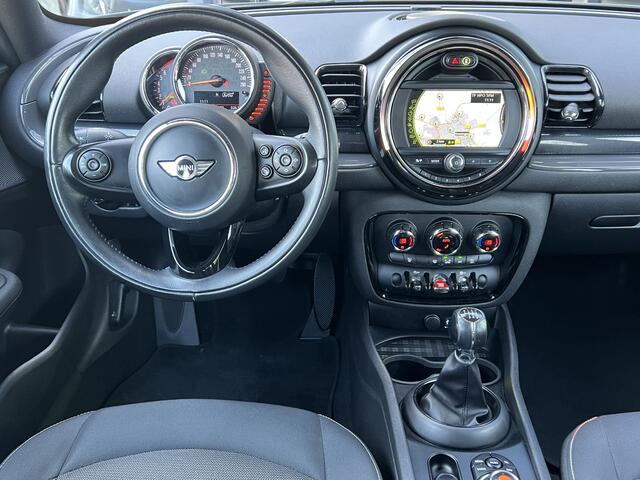 Mini COOPER CLUBMAN 1.5 136 pk Business Navigatie Trekhaak Clima + Cruise Control 17 Inch Velgen Parkeersensoren NL Auto