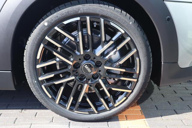 Mini COOPER S 5-deurs 2.0 Favoured Trim + Pakket M / Panoramadak /MINI Head-Up Display