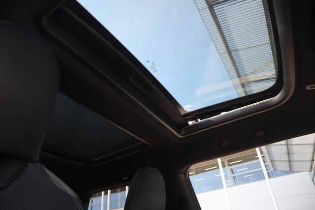 Mini COOPER S 5-deurs 2.0 Favoured Trim + Pakket M / Panoramadak /MINI Head-Up Display