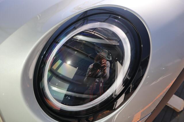 Mini COOPER S 5-deurs 2.0 Favoured Trim + Pakket M / Panoramadak /MINI Head-Up Display