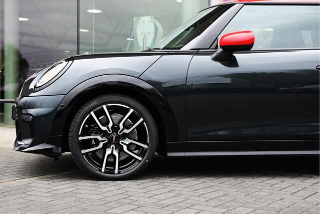 Mini COOPER S Hatchback Automaat / JCW / Pakket XL / 18 inch JCW Lap Spoke 2-tone